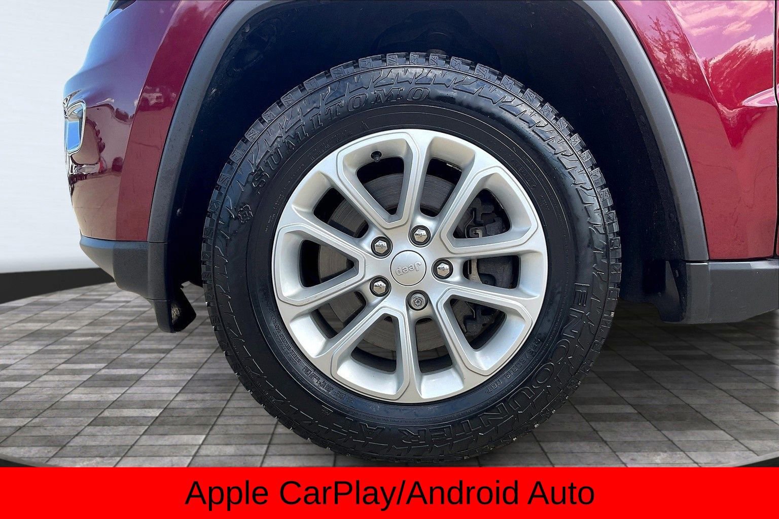 Used 2021 Jeep Grand Cherokee Laredo image 13