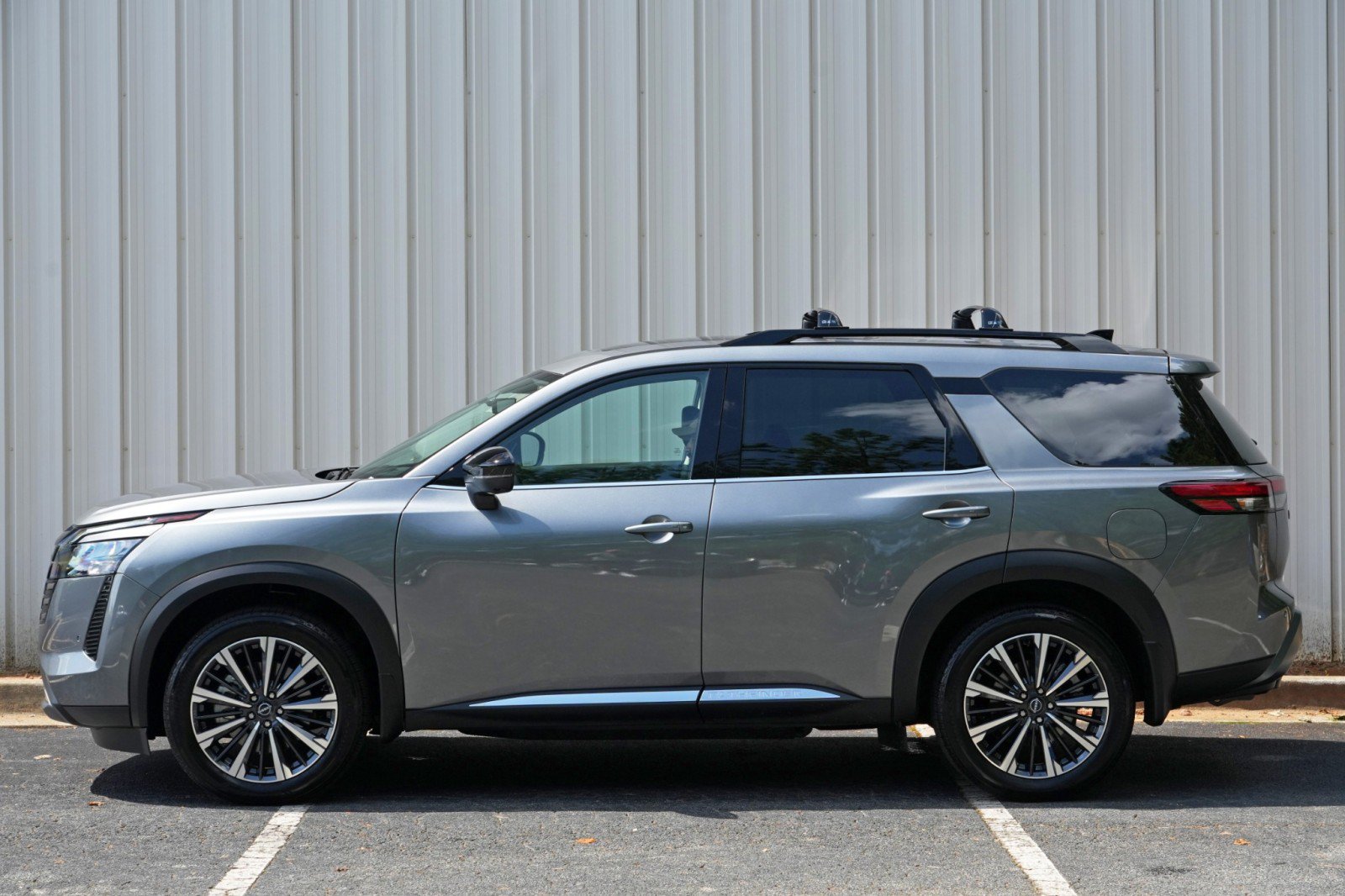 Used 2026 Nissan Pathfinder Platinum FWD image 53