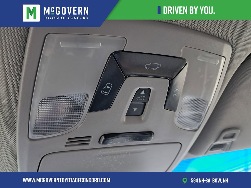 Used 2015 Toyota Sienna XLE w/ XLE Navigation Package FWD image 23