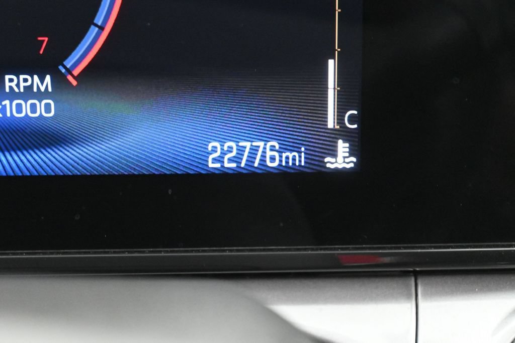 Used 2024 Chevrolet Trax LT FWD image 25