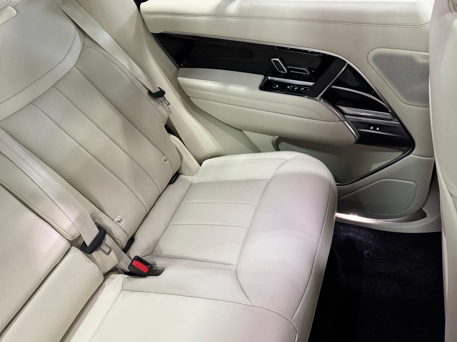 New 2026 Land Rover Range Rover SE AWD/4WD image 30