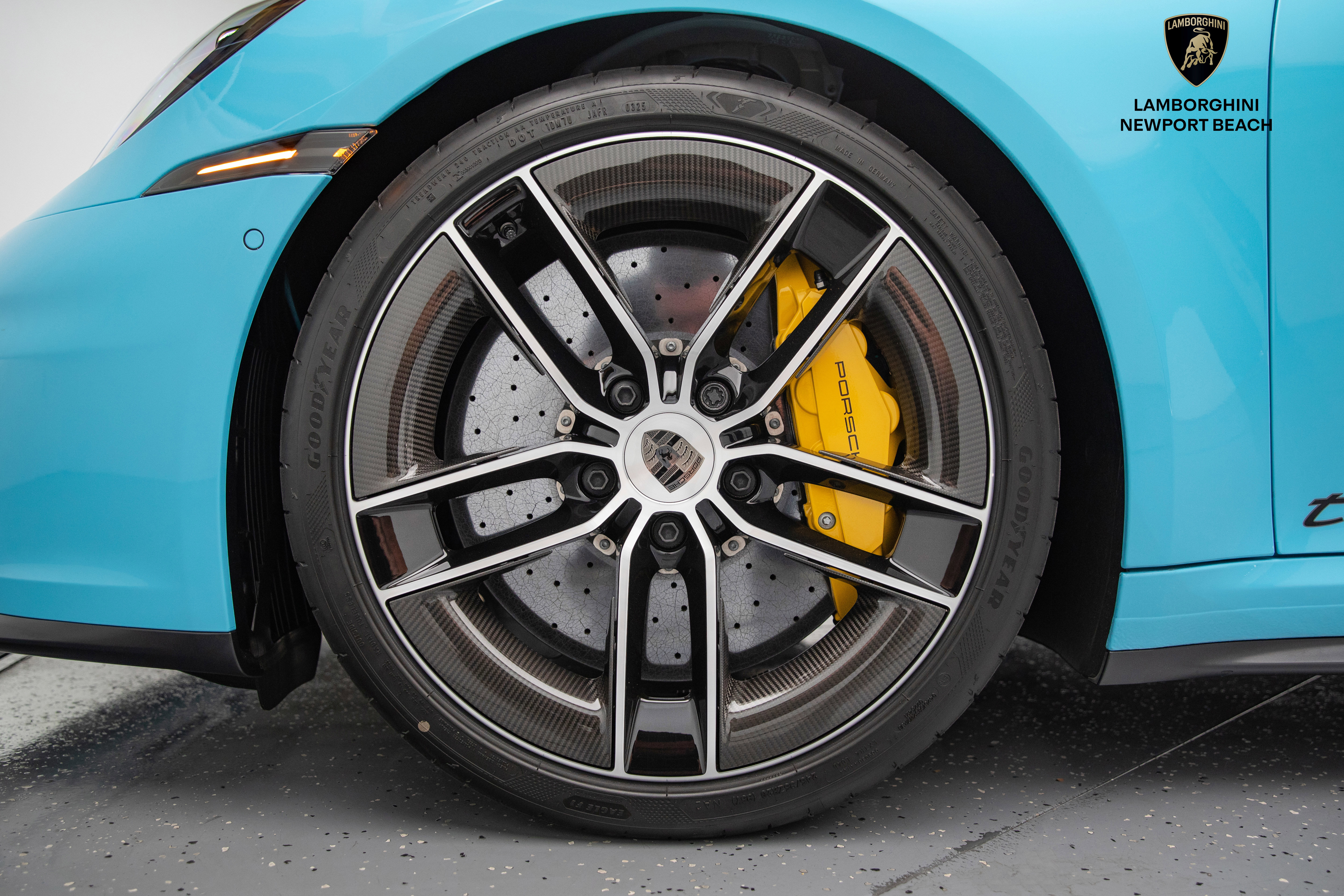 Used 2025 Porsche 911 GTS image 38