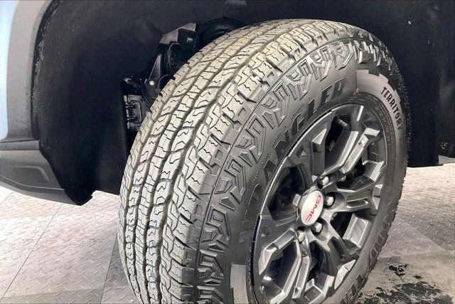 Used 2024 GMC Canyon Elevation image 32