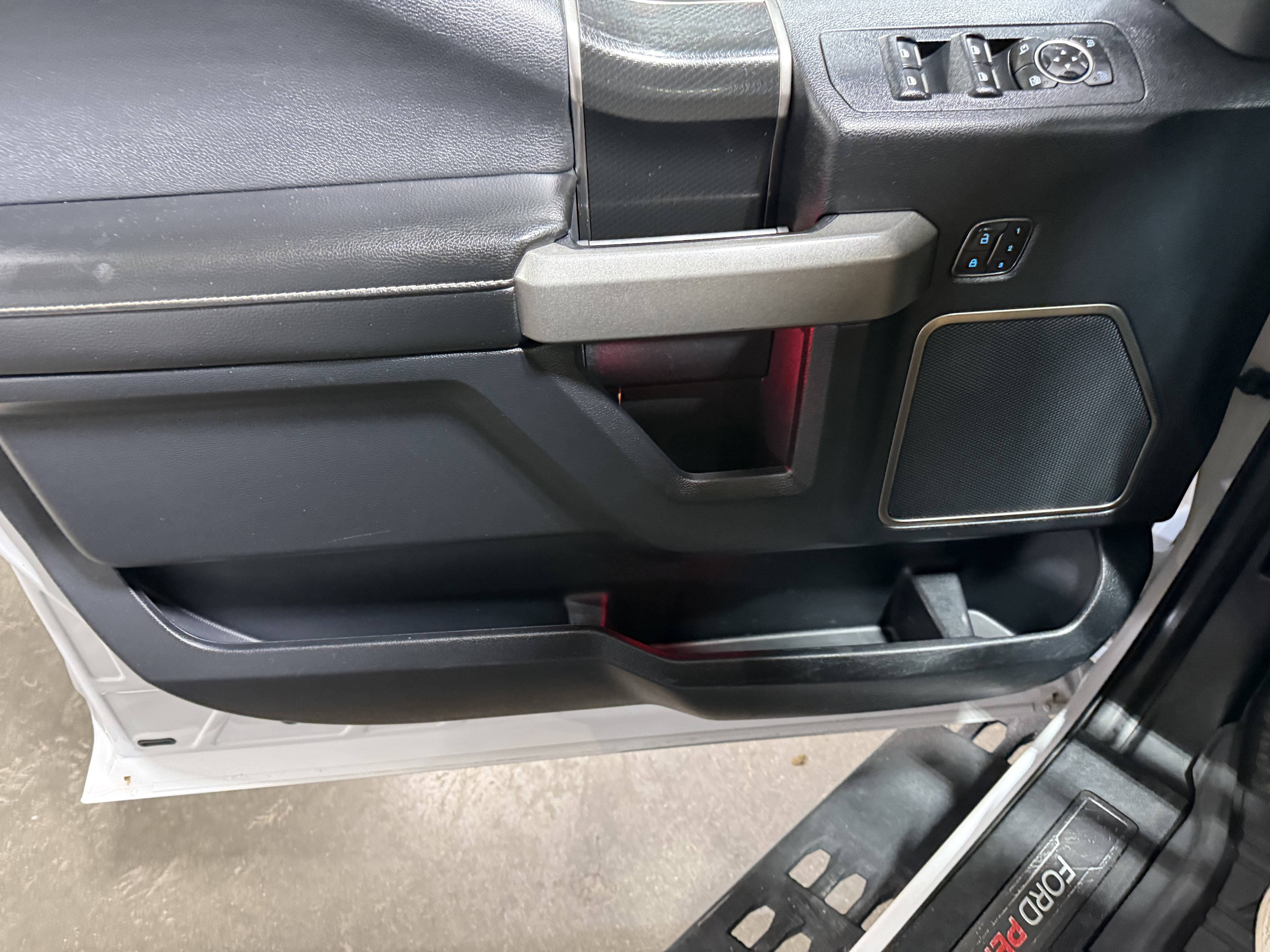 Used 2017 Ford F150 Raptor w/ Equipment Group 802A Luxury image 18