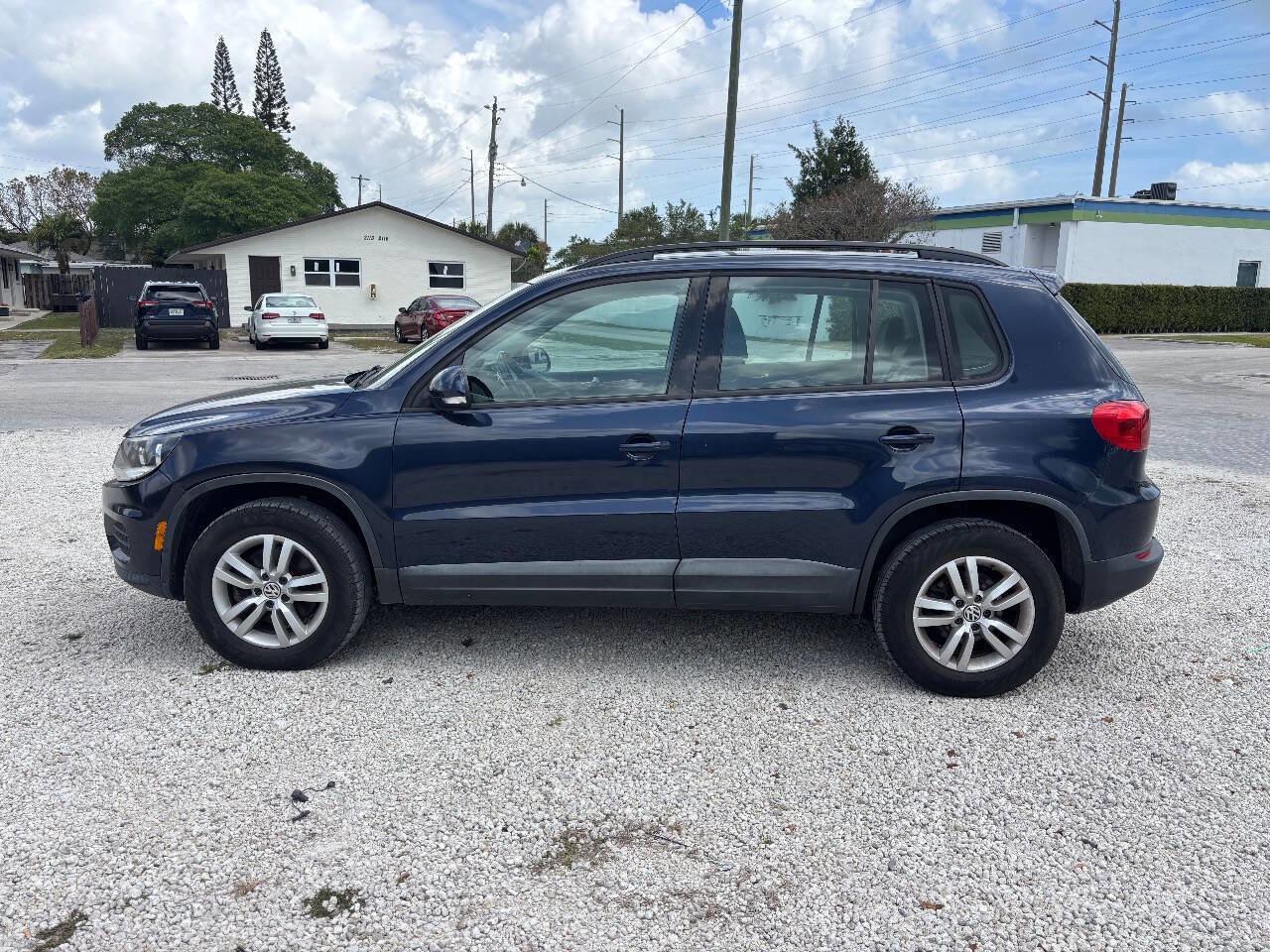 Used 2016 Volkswagen Tiguan S image 4