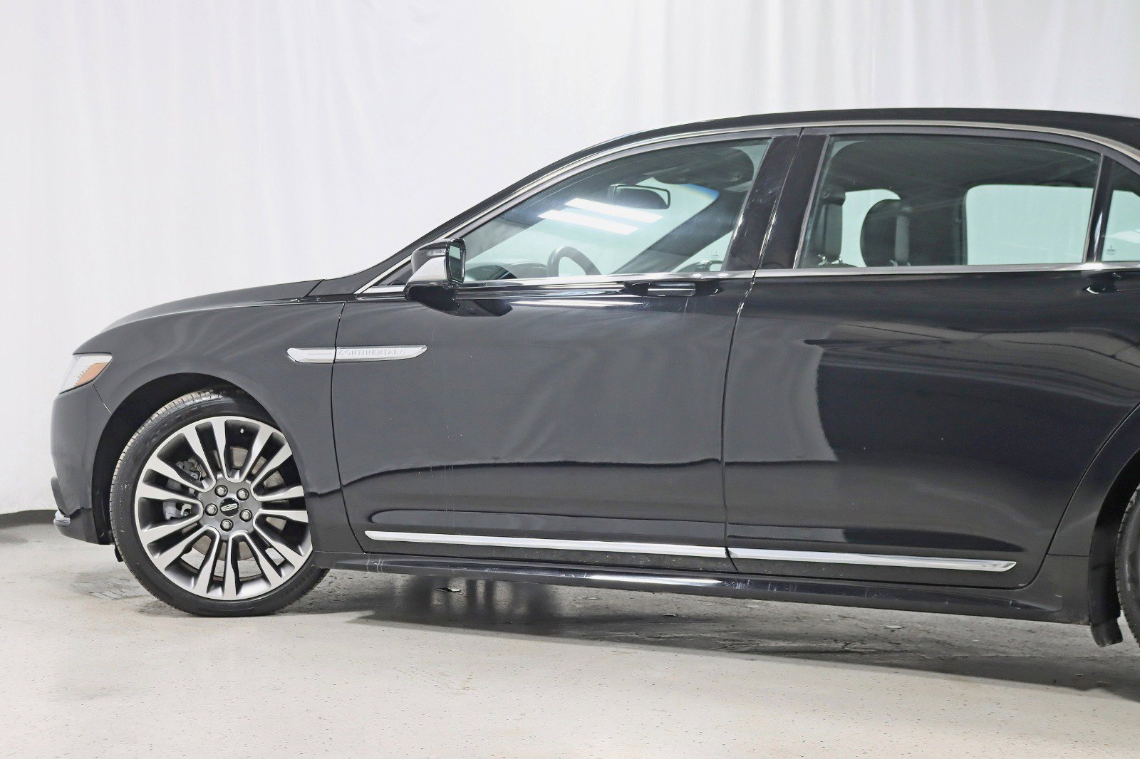 Used 2017 Lincoln Continental Select w/ Climate Package AWD/4WD image 11