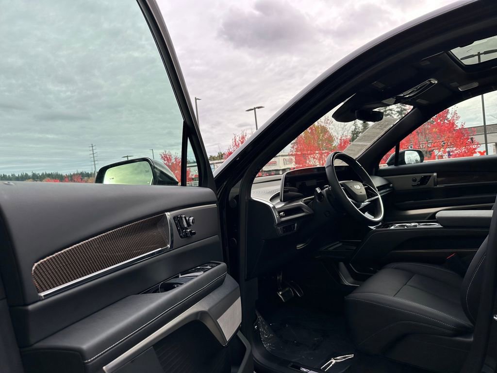 Used 2026 Cadillac Vistiq Sport image 21