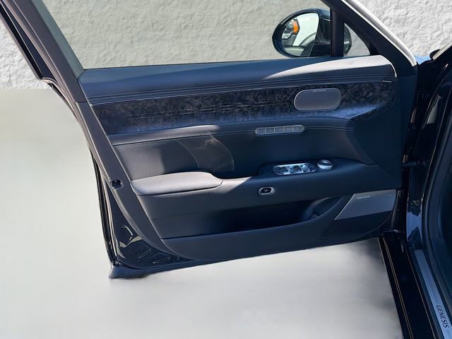 Used 2025 Genesis G90 3.5T image 22