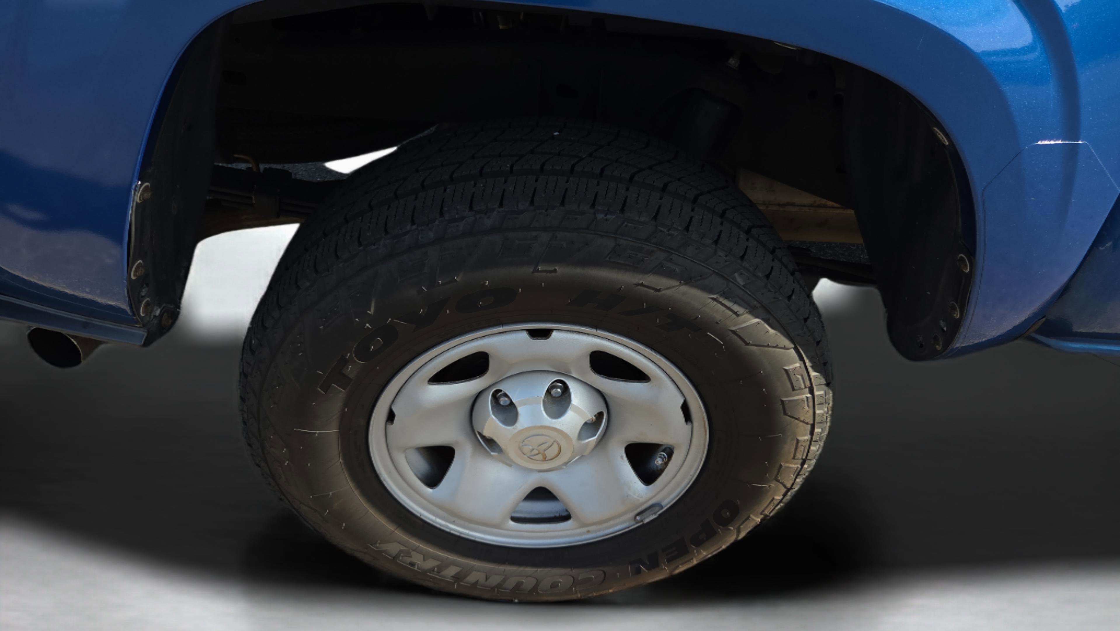 Used 2016 Toyota Tacoma SR5 w/ Towing Package image 19