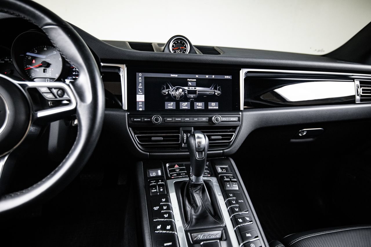 Certified 2020 Porsche Macan S AWD/4WD image 19