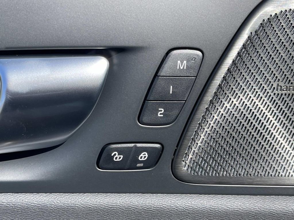 New 2026 Volvo XC60 B5 Plus w/ Climate Package image 24