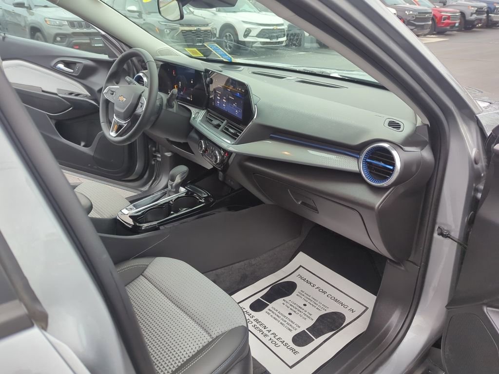Certified 2024 Chevrolet Trax LT w/ Driver Confidence Package image 17