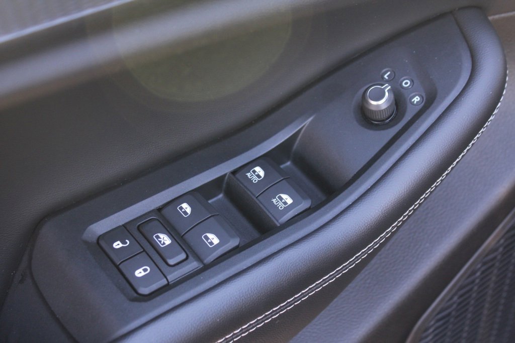 Used 2023 Jeep Grand Cherokee Altitude image 17