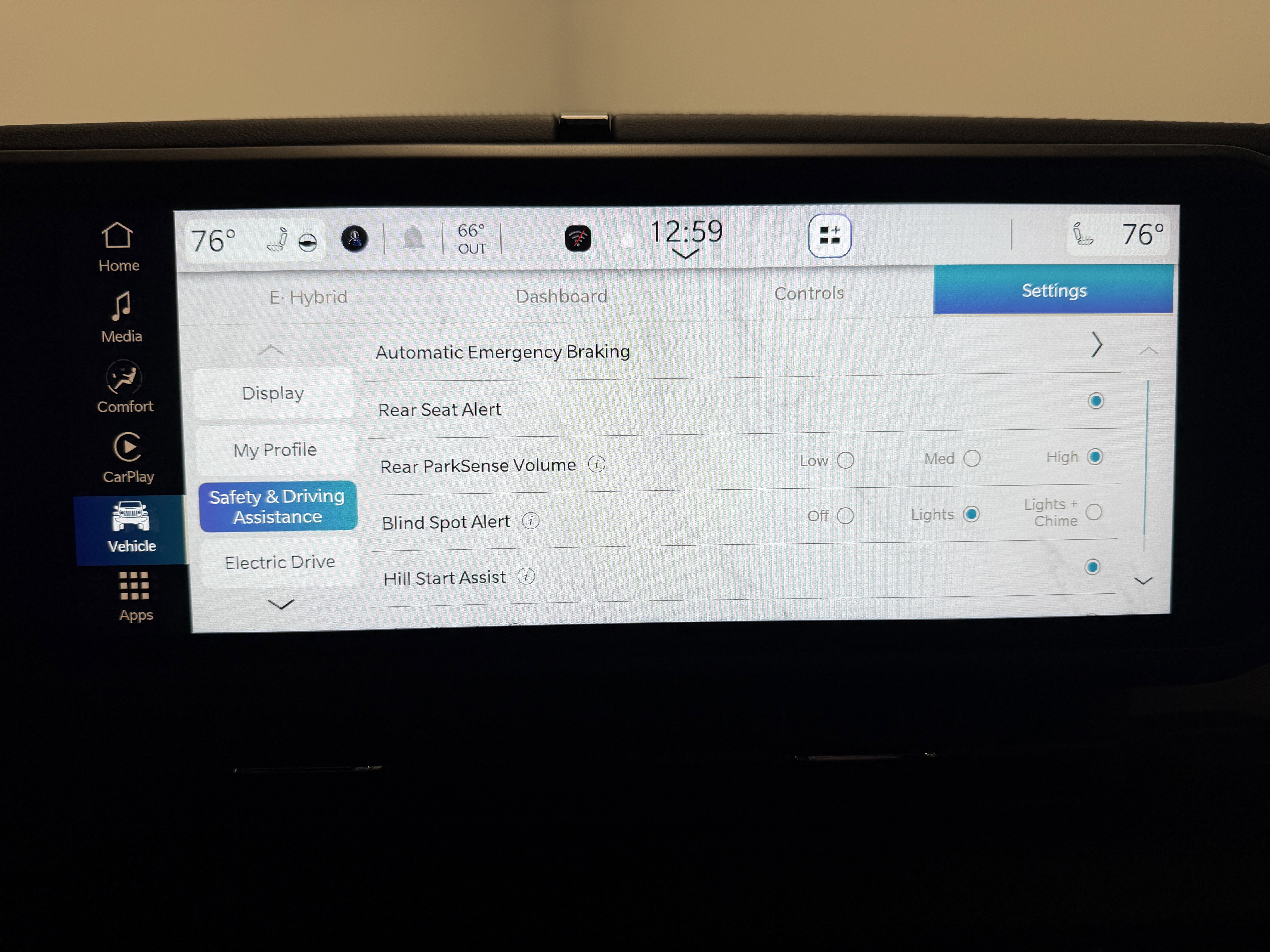 Used 2025 Jeep Wrangler Unlimited Sahara w/ Safety Group image 11