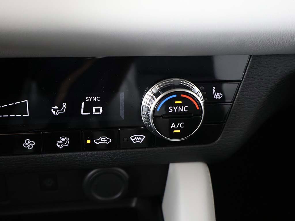 New 2025 Mitsubishi Outlander SE image 50