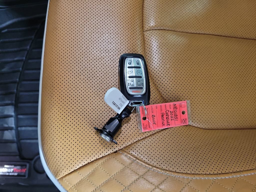 Used 2022 Chrysler Pacifica Pinnacle FWD image 28
