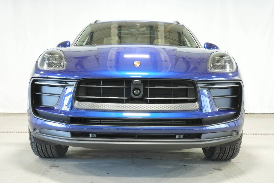 Certified 2026 Porsche Macan AWD/4WD image 11