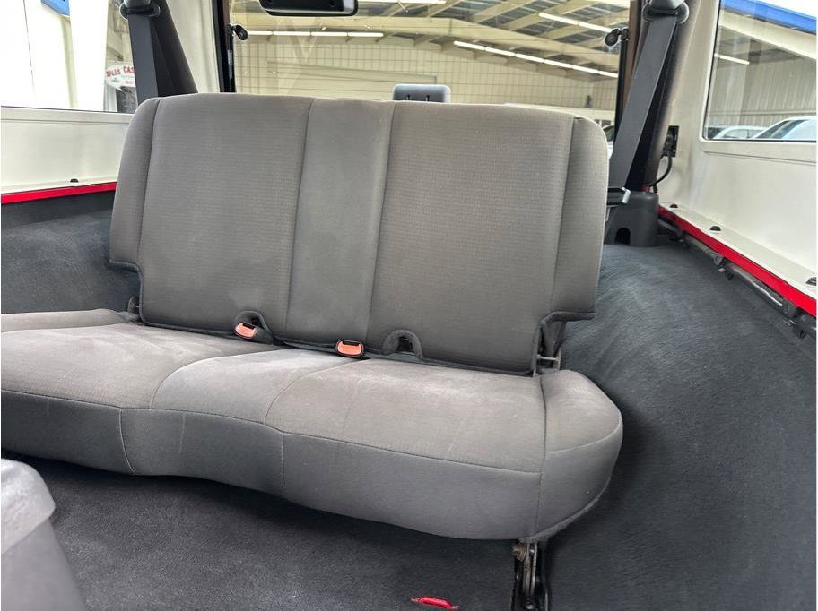 Used 2006 Jeep Wrangler Unlimited w/ Security Group image 30