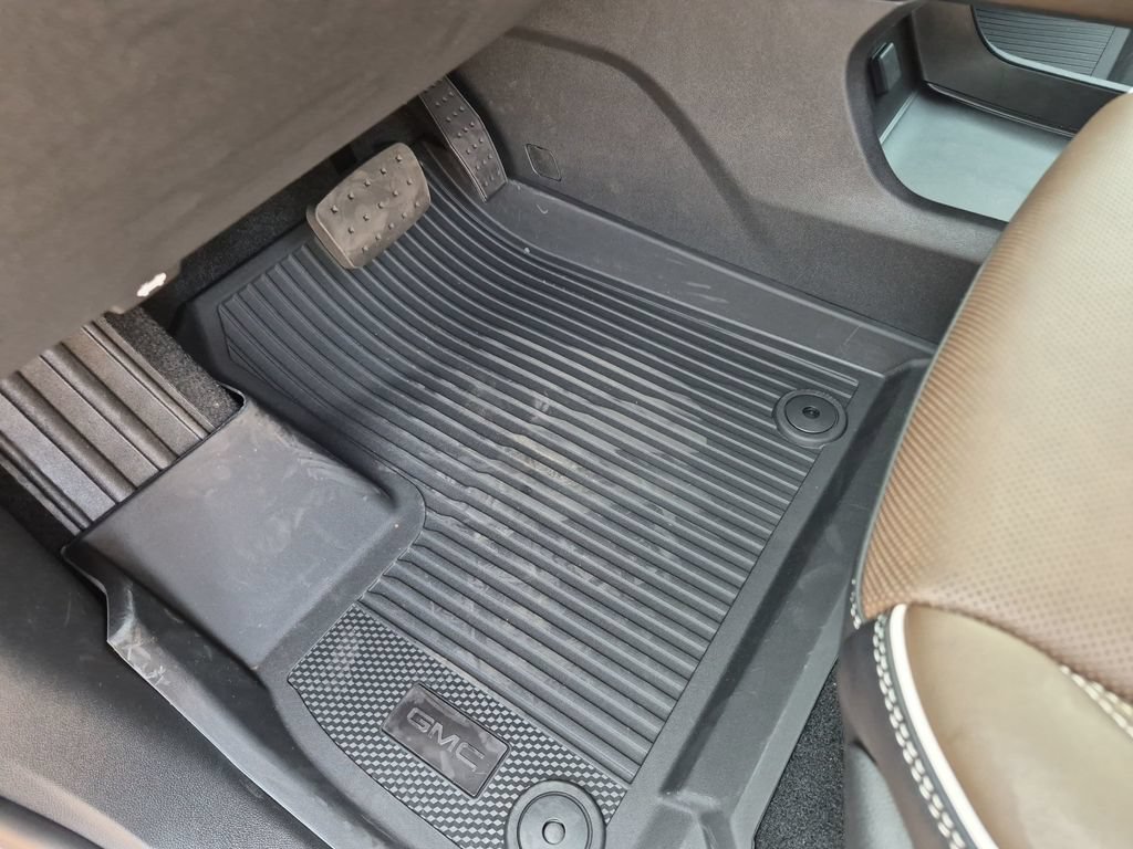New 2027 GMC Acadia Denali Ultimate w/ LPO, Floor Liner Package FWD image 21