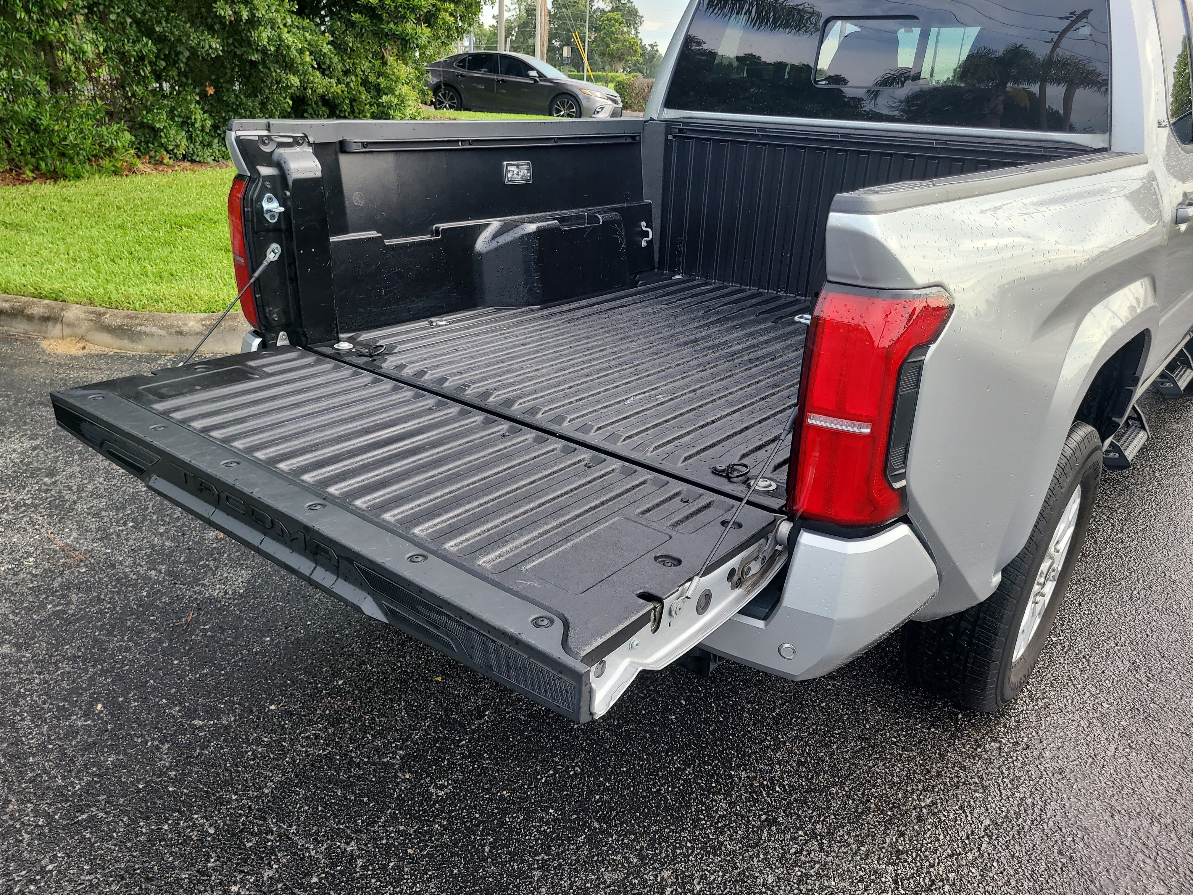 Used 2024 Toyota Tacoma SR5 w/ SR5 Upgrade Package AWD/4WD image 12
