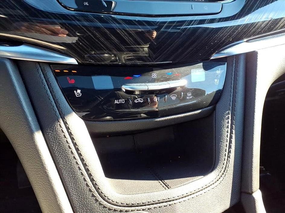 Used 2025 Cadillac XT6 Premium Luxury image 27