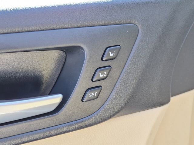 Used 2017 Toyota Highlander Limited image 23