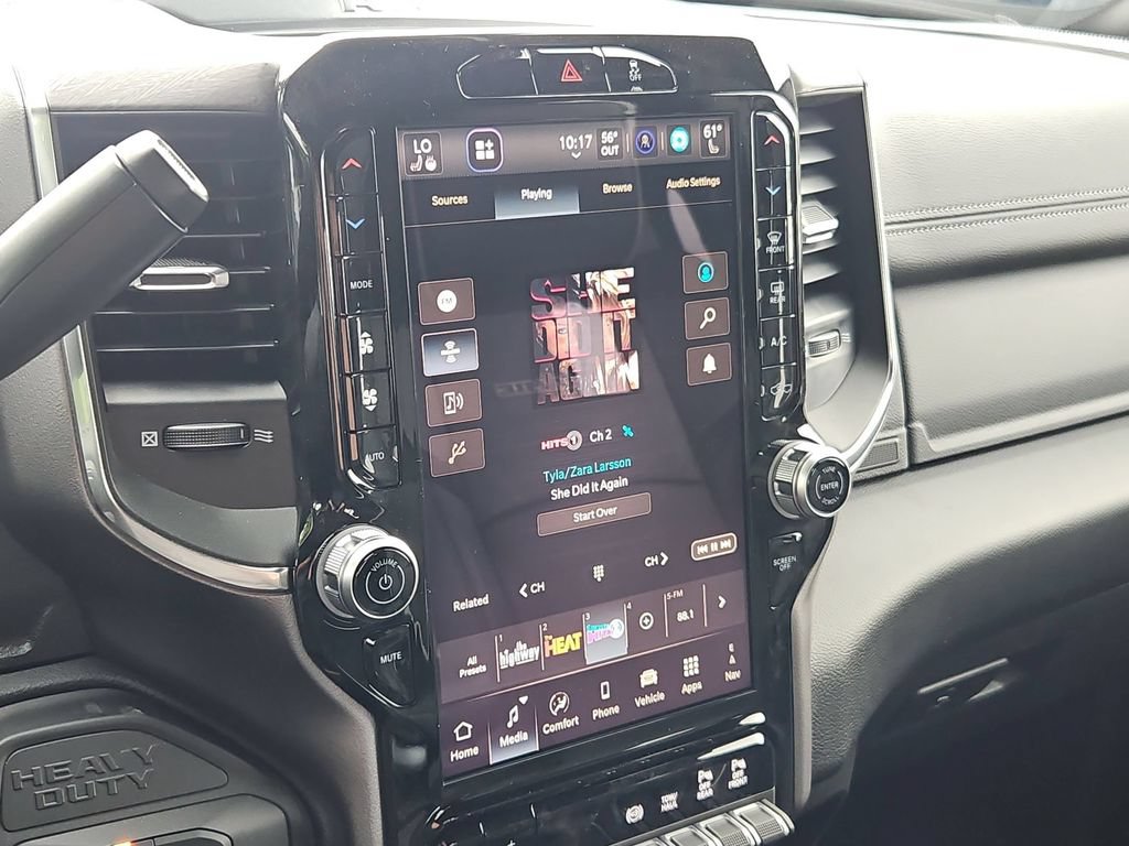 New 2026 RAM 2500 Laramie AWD/4WD image 22