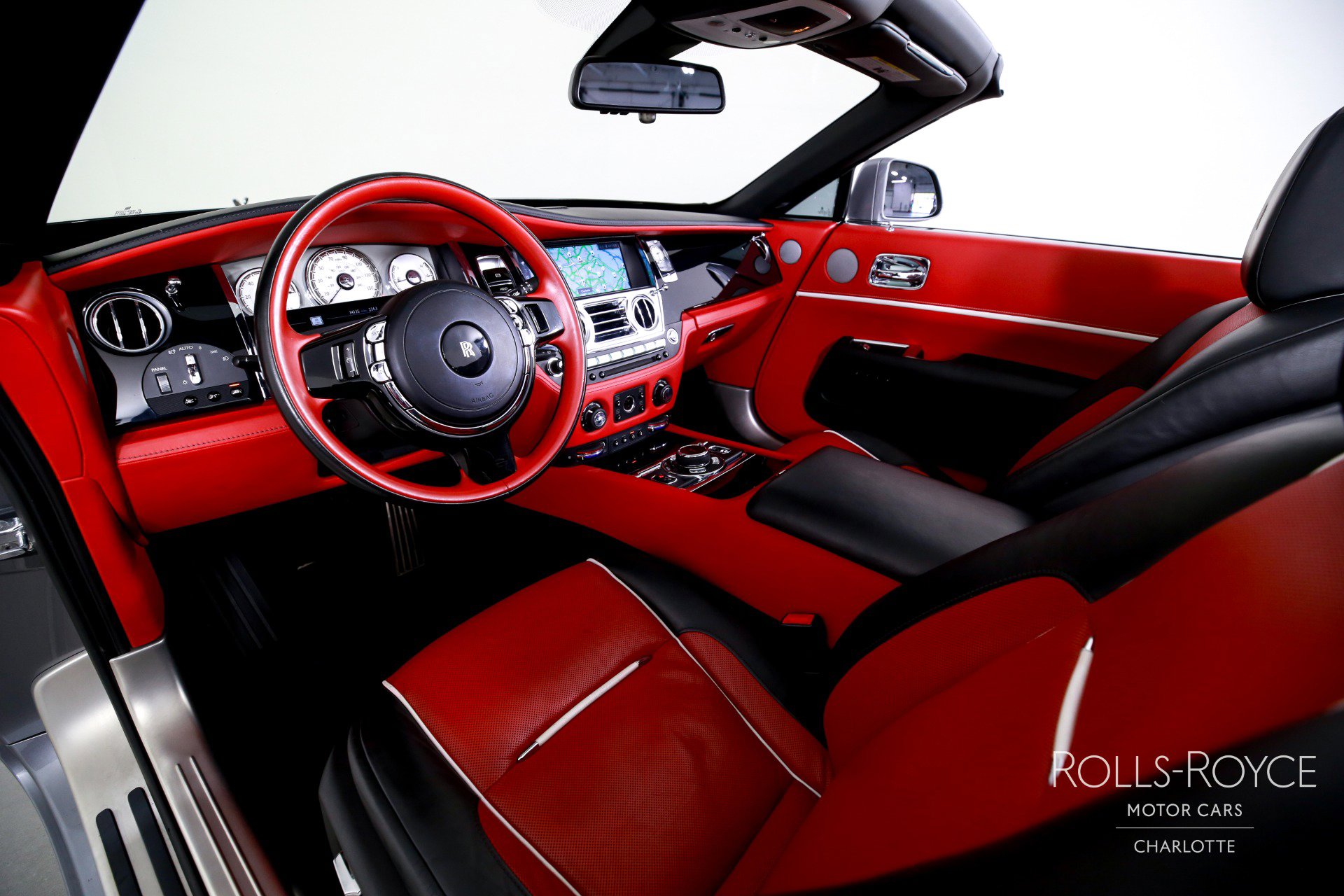 Used 2019 Rolls-Royce Dawn image 4