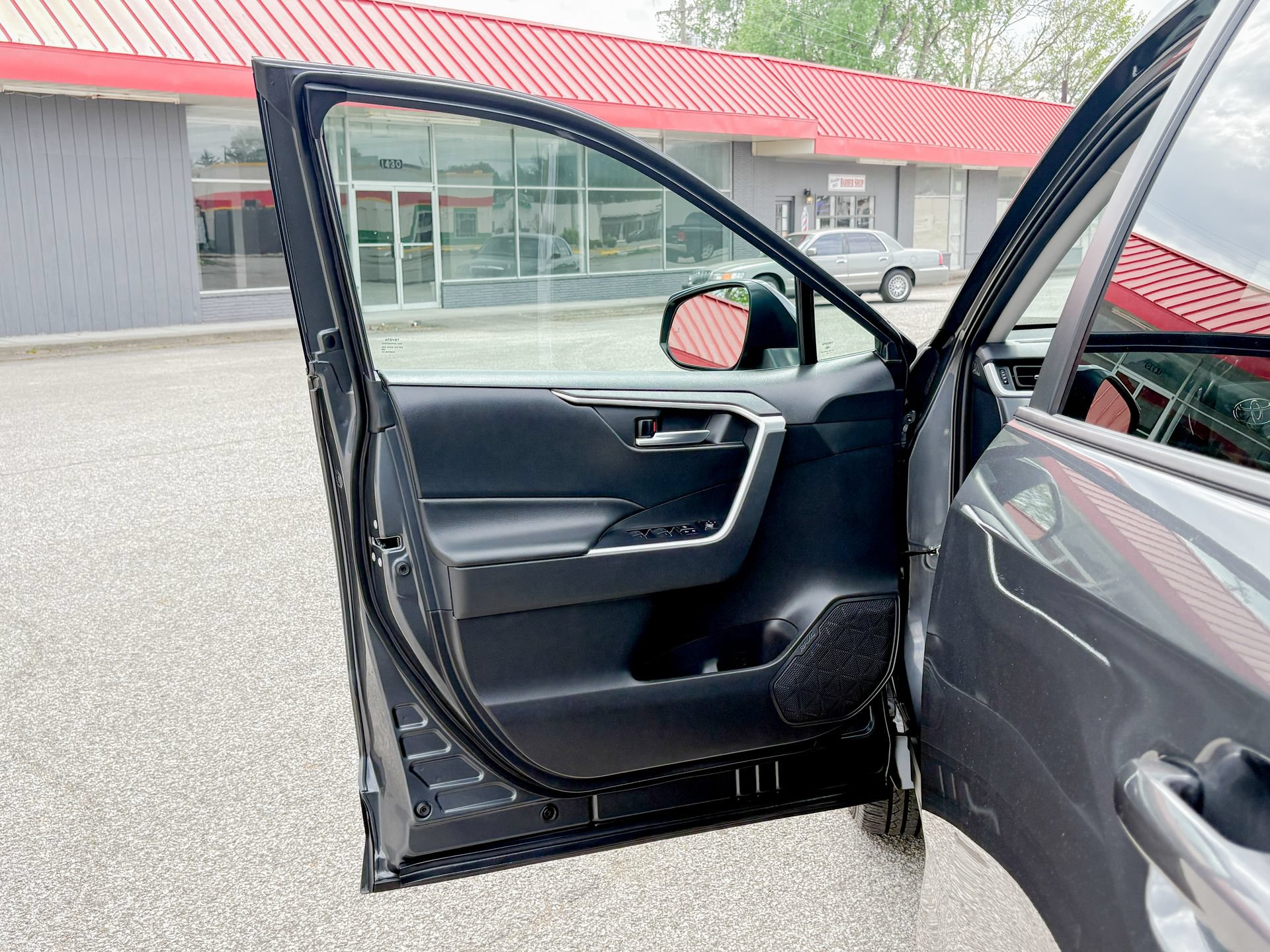 Used 2023 Toyota RAV4 XLE Premium FWD image 14