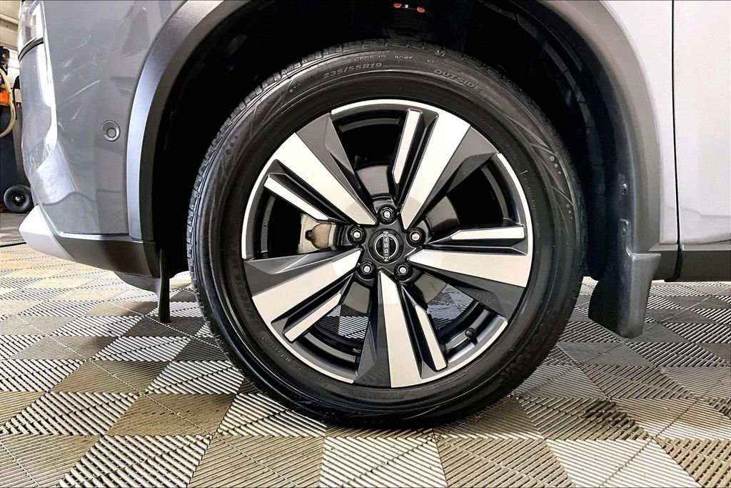 Used 2022 Nissan Rogue Platinum w/ Head-Up Display Package image 8