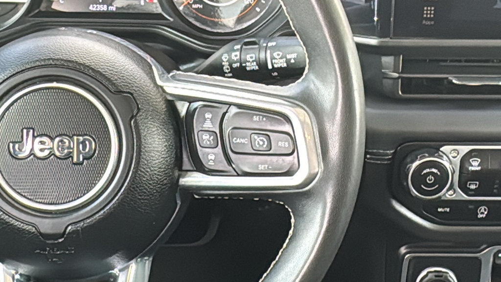 Used 2025 Jeep Wrangler Unlimited Sahara AWD/4WD image 30