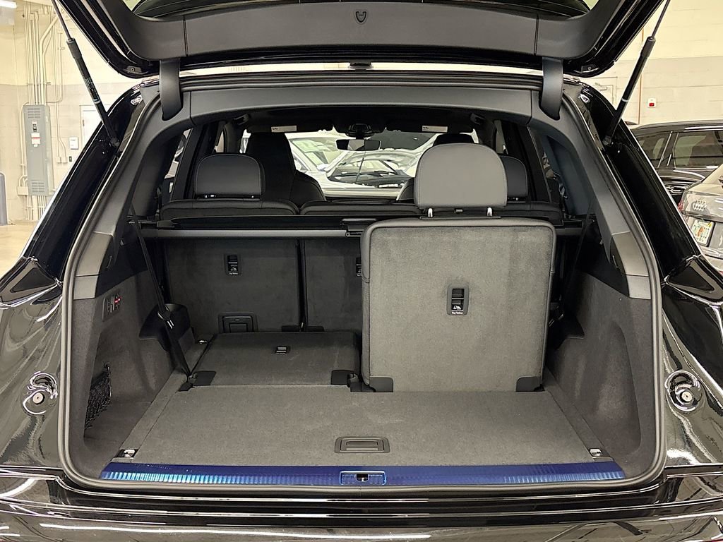 New 2026 Audi SQ7 Premium Plus AWD/4WD image 23