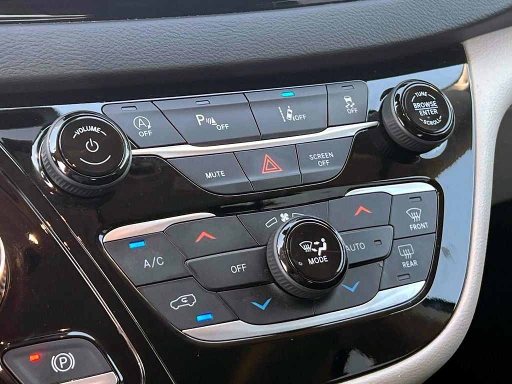 Certified 2023 Chrysler Pacifica Touring-L FWD image 30