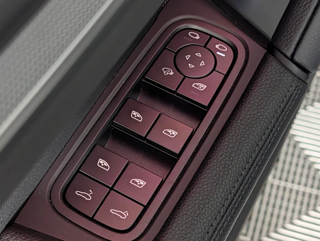 Certified 2025 Porsche Cayenne Coupe image 25