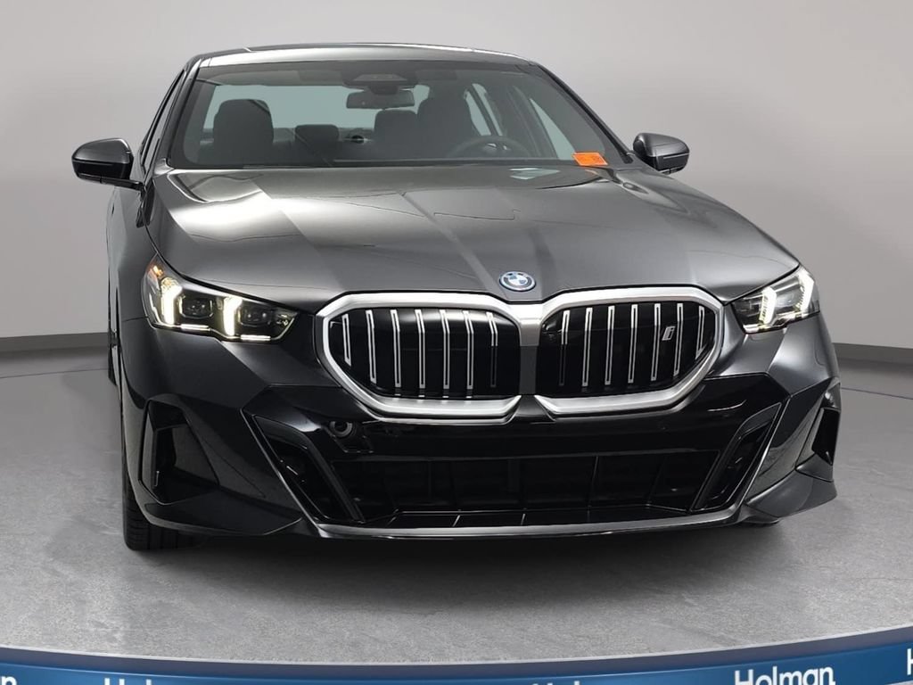 New 2027 BMW i5 xDrive40 w/ M Sport Package AWD/4WD image 2