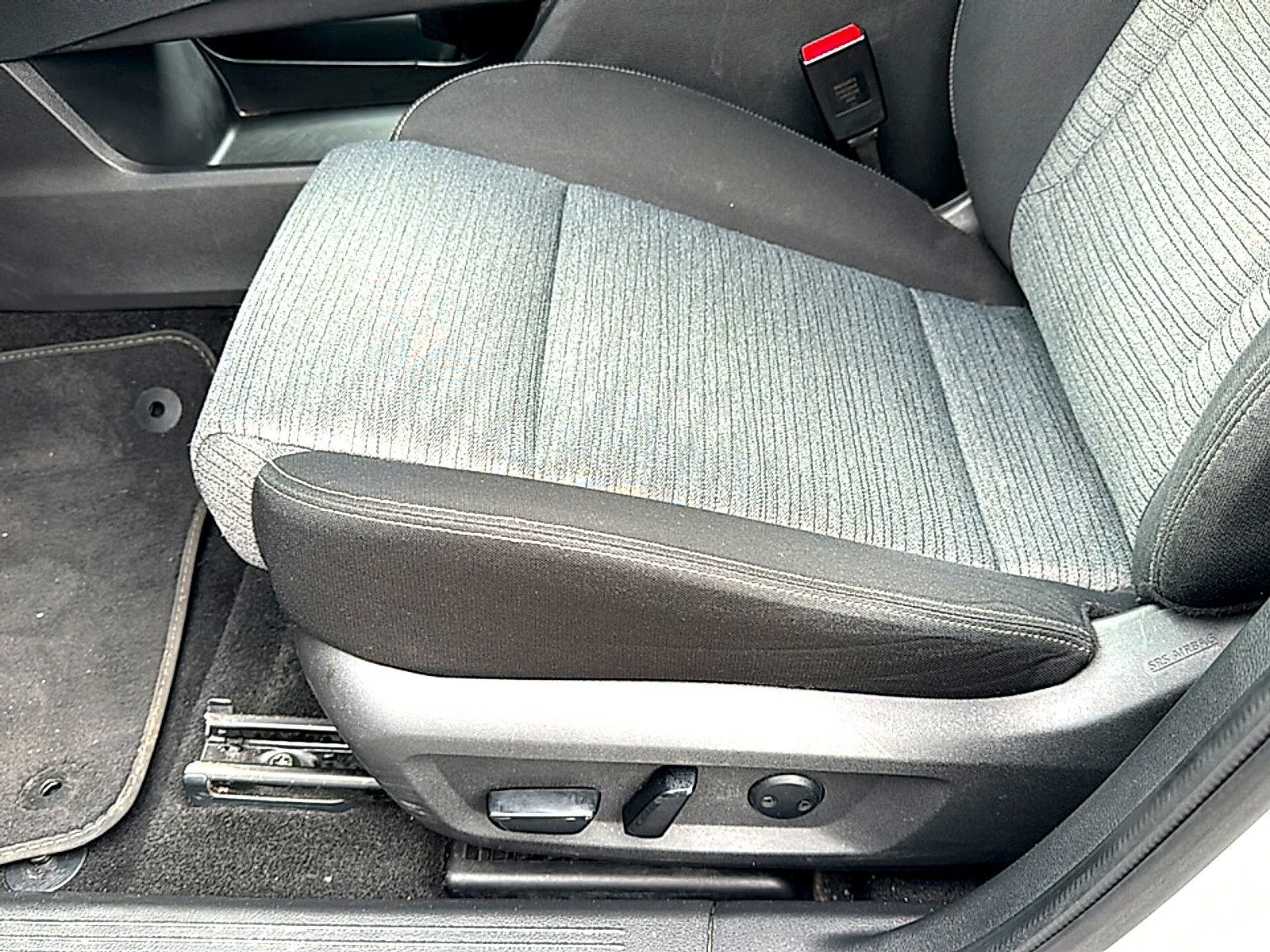 Used 2023 Nissan Rogue SV FWD image 15