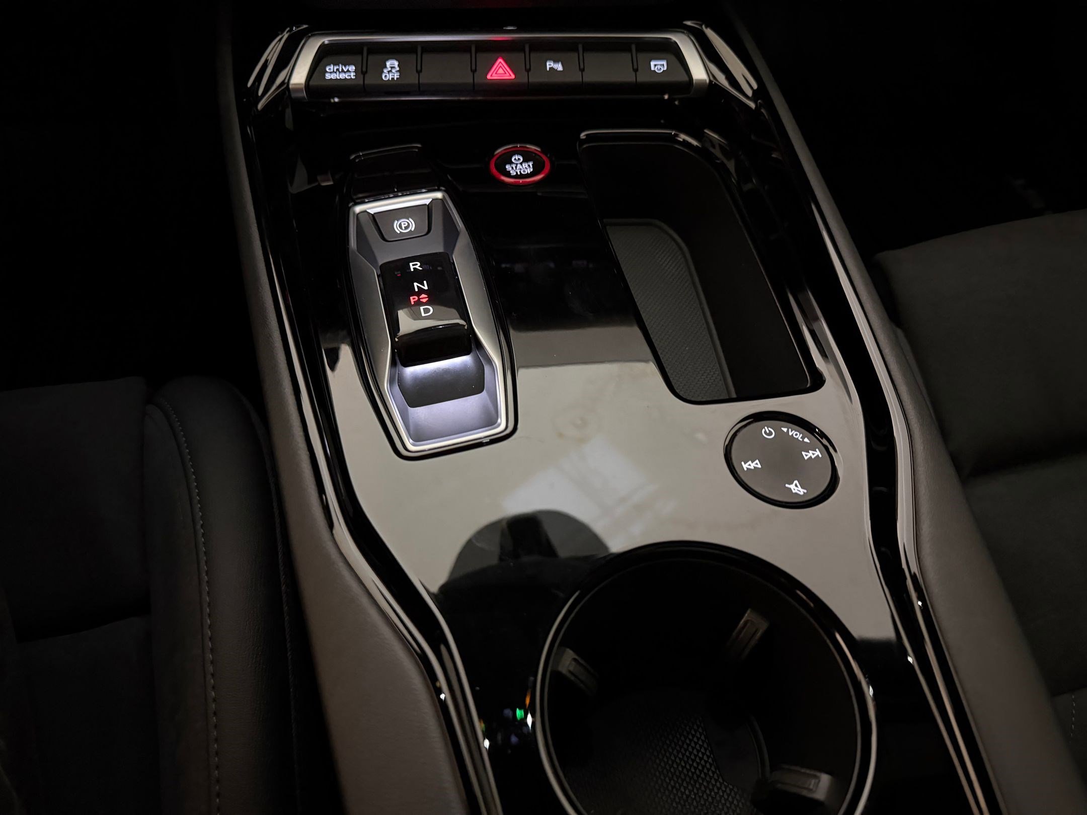 Certified 2023 Audi e-tron GT Premium Plus AWD/4WD image 25