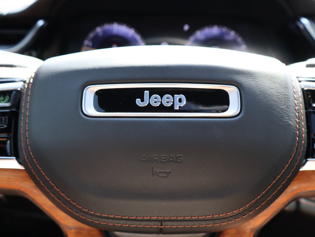 Used 2024 Jeep Grand Cherokee L Summit AWD/4WD image 29