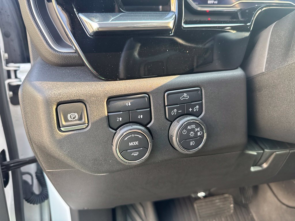 Used 2025 Chevrolet Silverado 2500 LT AWD/4WD image 32