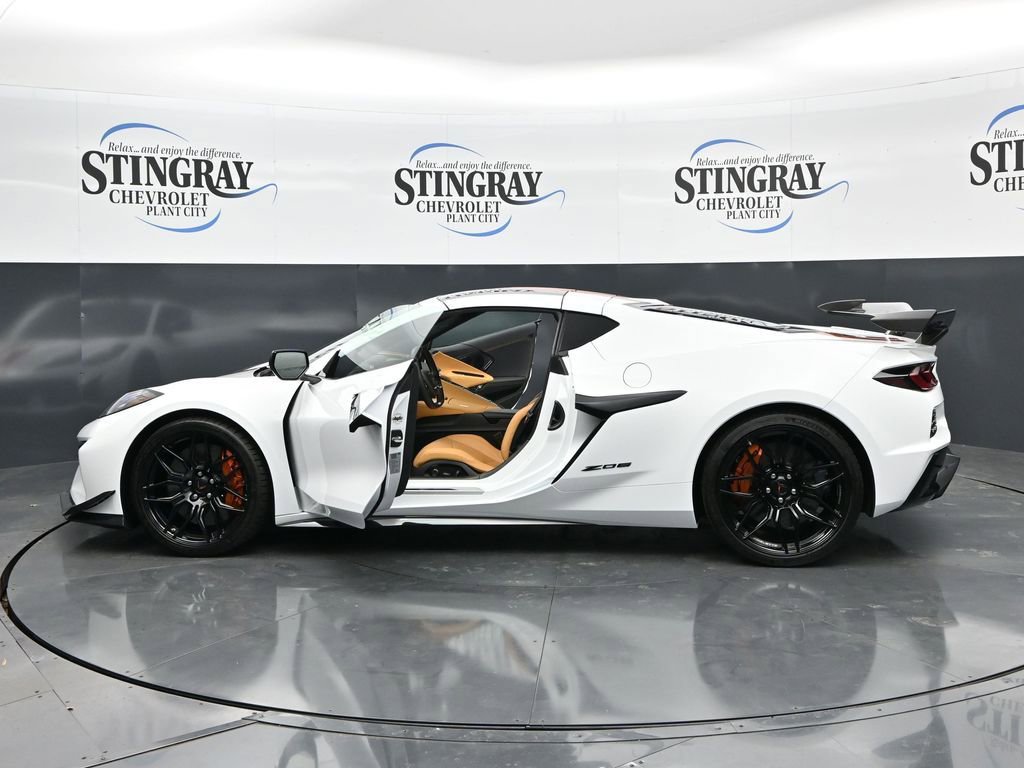 Used 2025 Chevrolet Corvette Z06 w/ Stealth Interior Trim Package RWD image 37