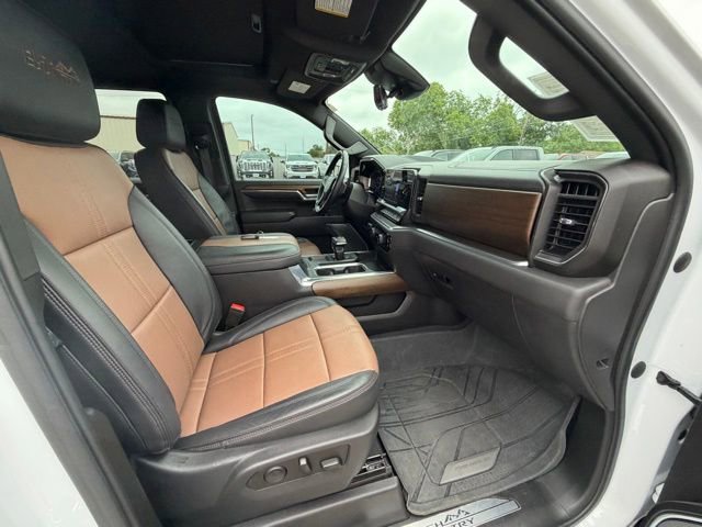 Used 2023 Chevrolet Silverado 1500 High Country w/ High Country Premium Package AWD/4WD image 35