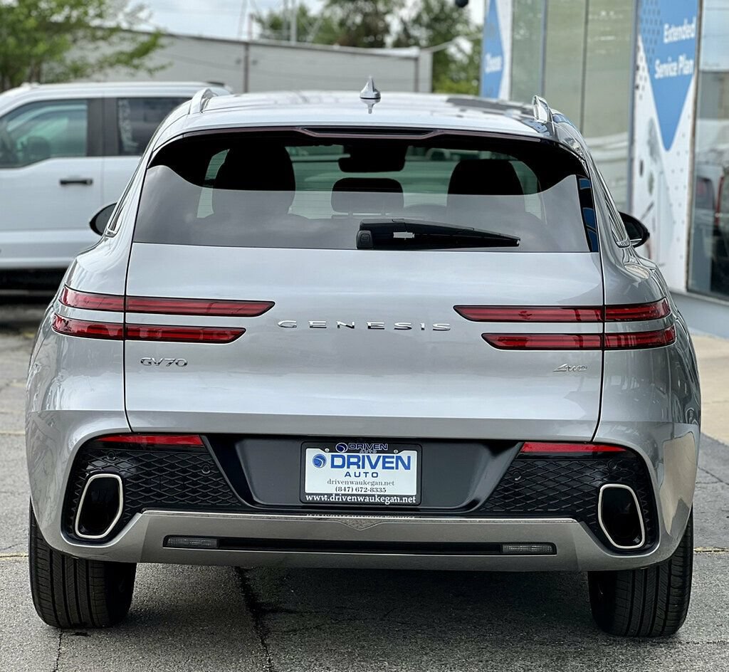 Used 2025 Genesis GV70 2.5T w/ Select Package AWD/4WD image 4