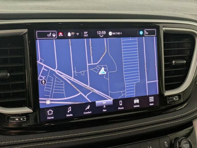 Used 2022 Chrysler Pacifica Touring-L w/ Uconnect Theater Family Group FWD image 22