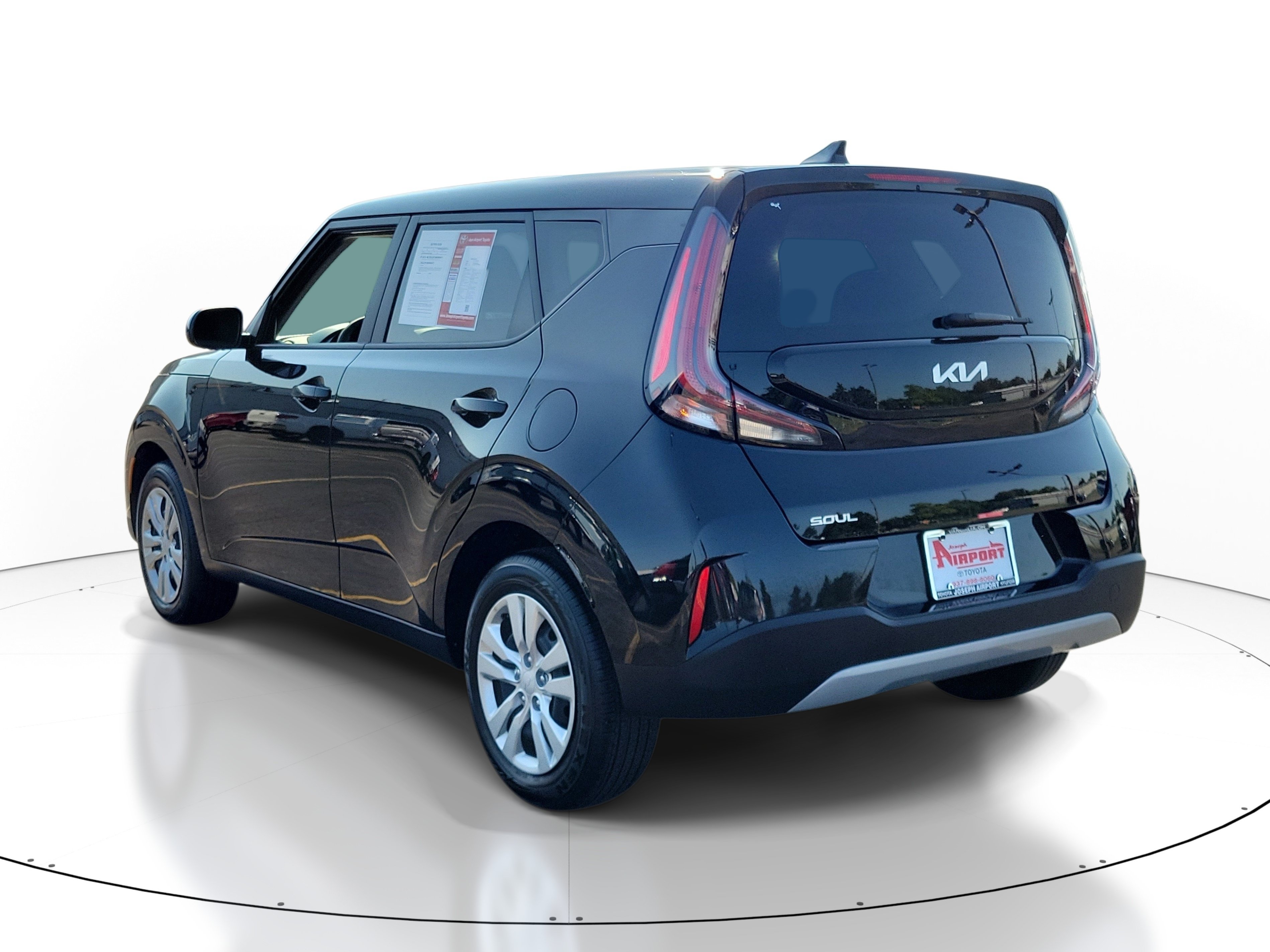 Used 2025 Kia Soul LX FWD image 3