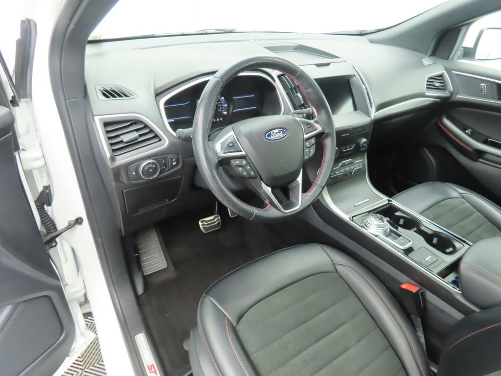 Used 2020 Ford Edge ST-Line w/ Cold Weather Package image 9