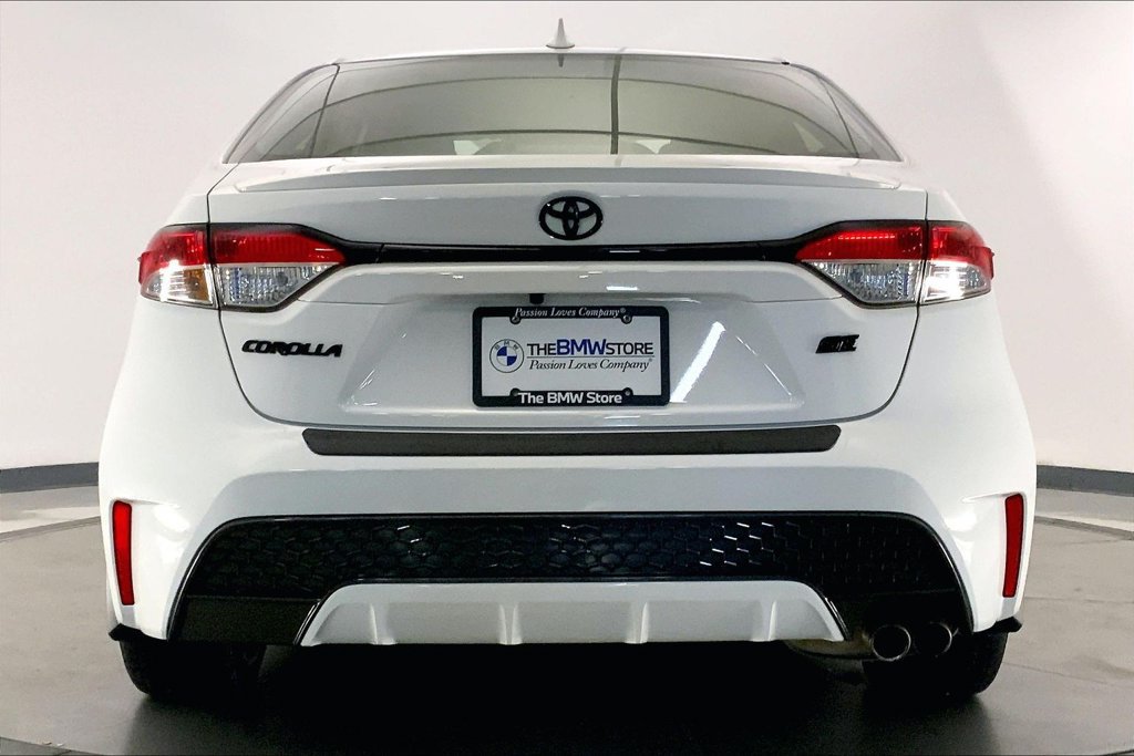 Used 2022 Toyota Corolla SE FWD image 3