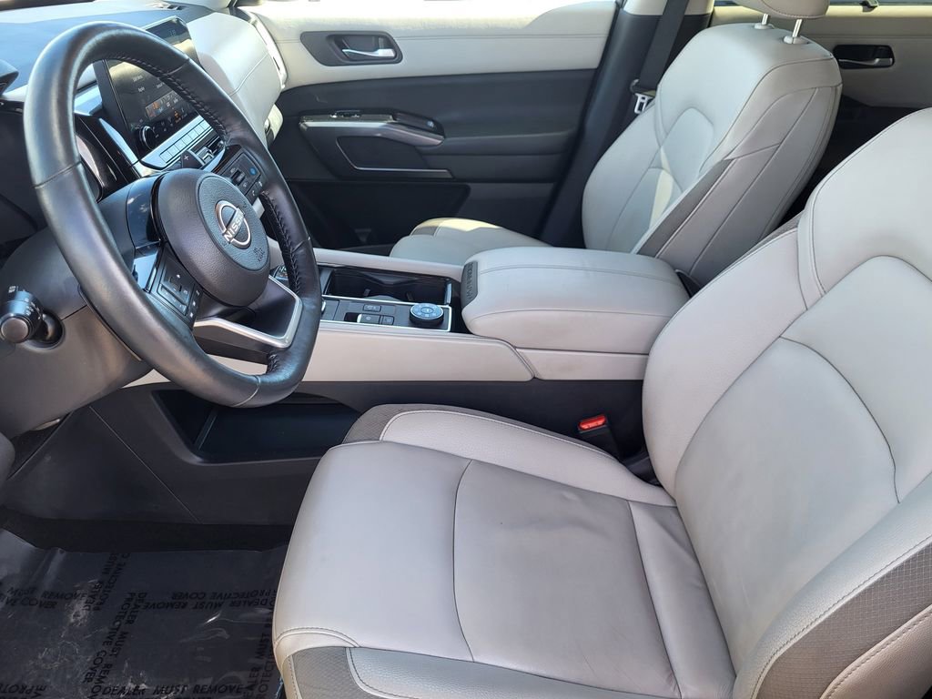 Used 2023 Nissan Pathfinder SL AWD/4WD image 4
