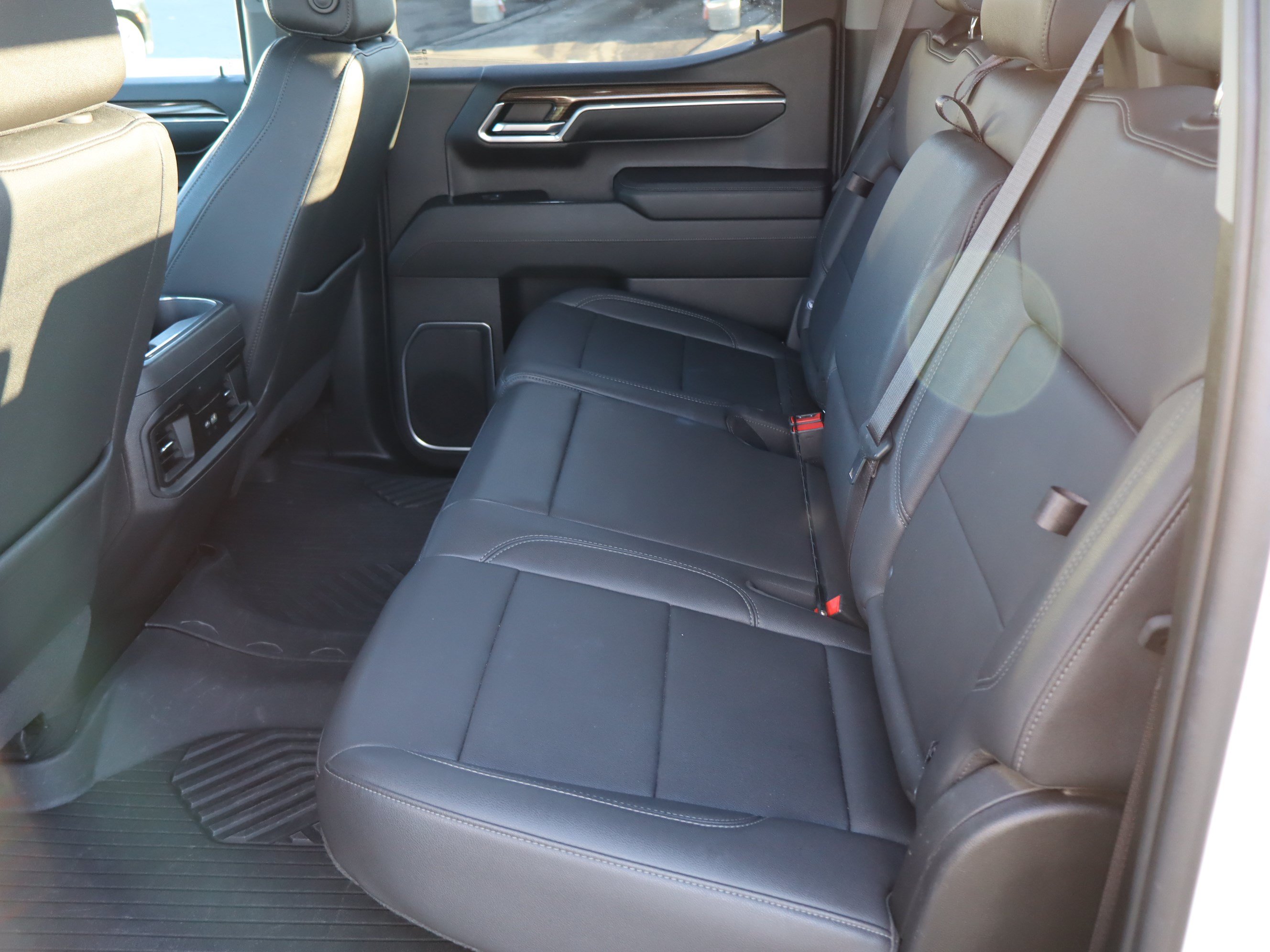 Used 2023 Chevrolet Silverado 1500 LT Trail Boss w/ Convenience Package II AWD/4WD image 31