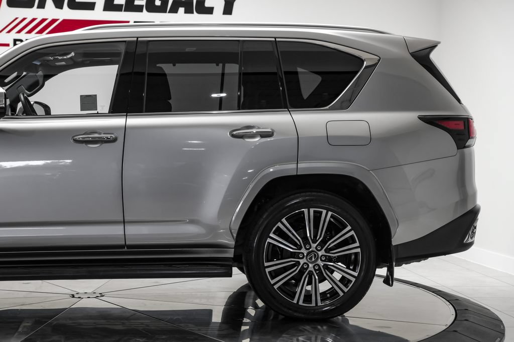 Used 2022 Lexus LX 600 4WD w/ Luxury Package image 19