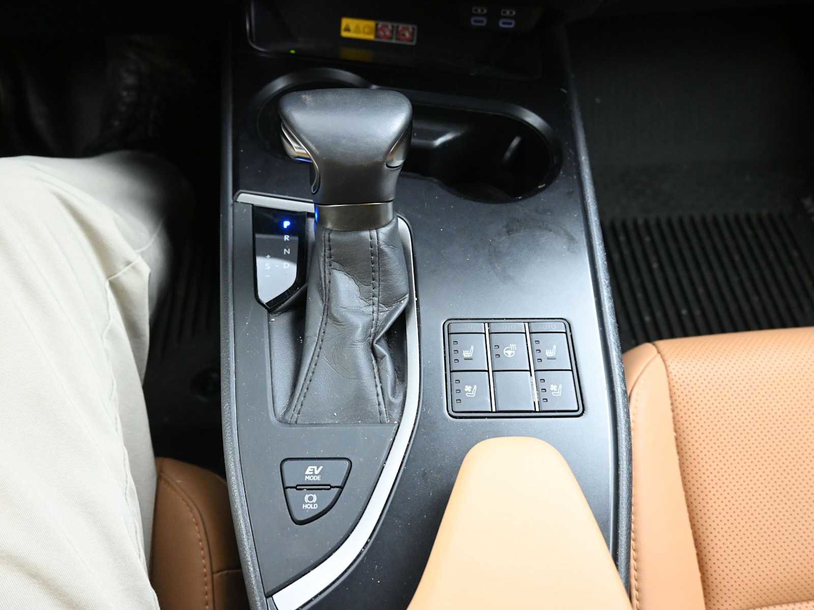 Used 2024 Lexus UX 250h Premium image 23